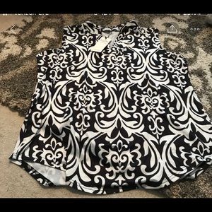 💥(3 for 20)Sleeveless black/white top💥(3 for 20)